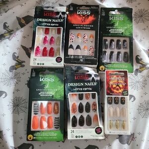 Set of 6 Halloween nails.